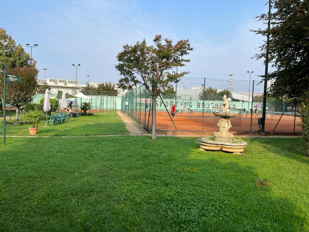 Hotel Sporting Brugherio Esterno foto