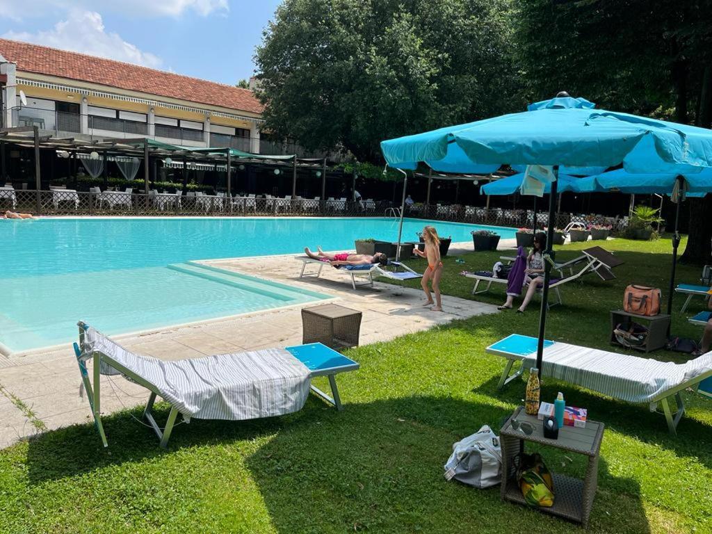 Hotel Sporting Brugherio Esterno foto