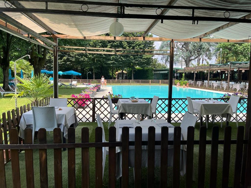 Hotel Sporting Brugherio Esterno foto