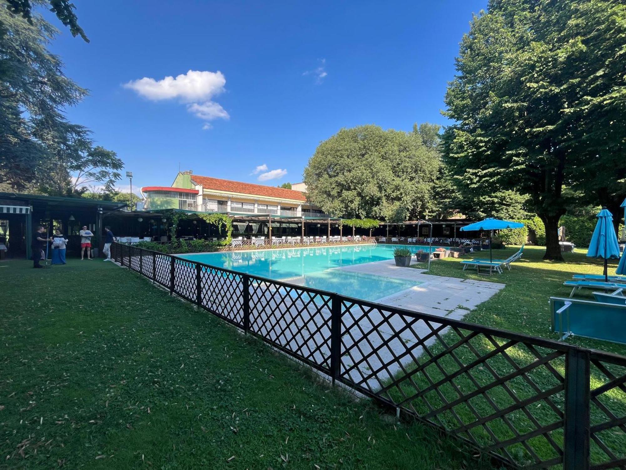 Hotel Sporting Brugherio Esterno foto