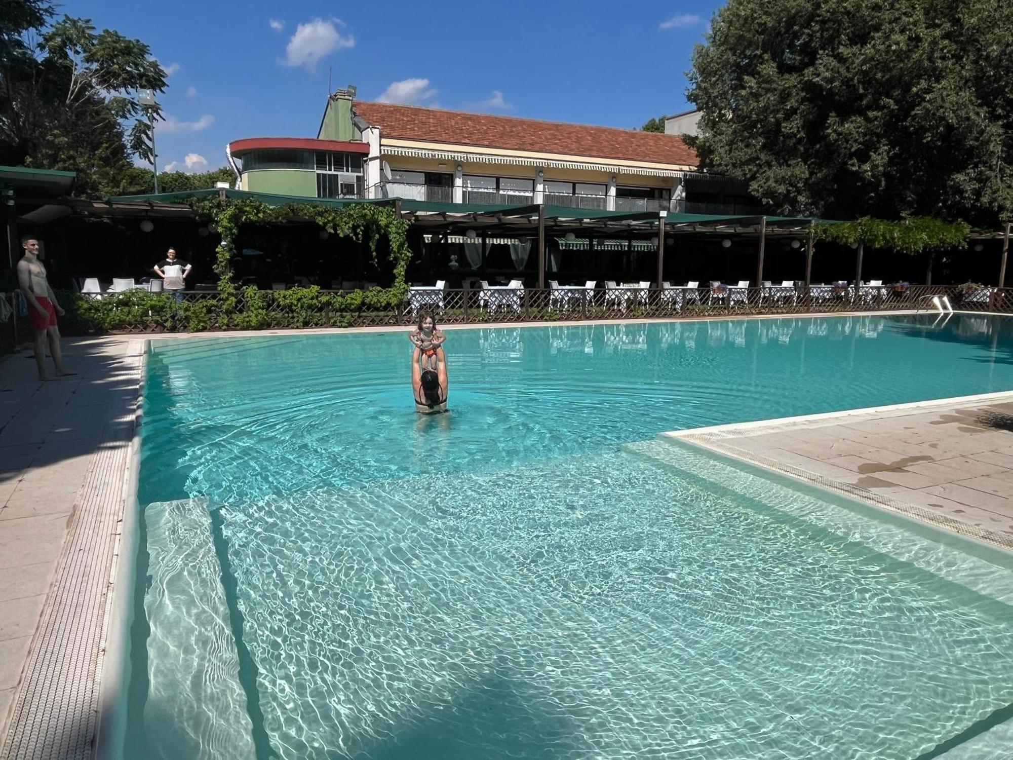 Hotel Sporting Brugherio Esterno foto